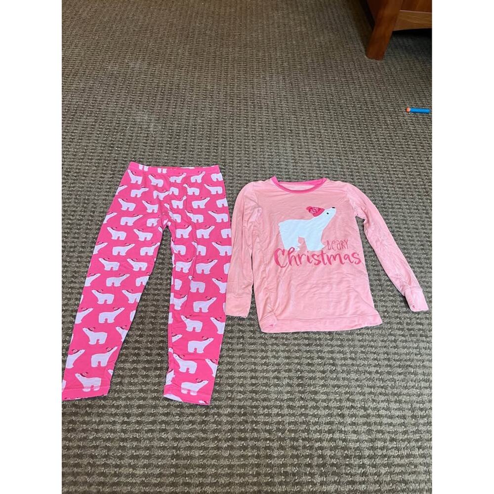 🧡Kickee Pants long sleeve pajama set in Berry Christmas. Kids size 6. EUC!🧡